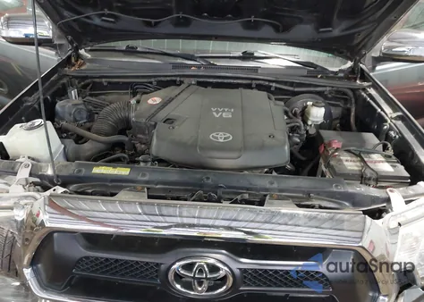 2013 Toyota Tacoma Base V6 z USA, uszkodzony, nr VIN 3TMLU4EN1DM114606